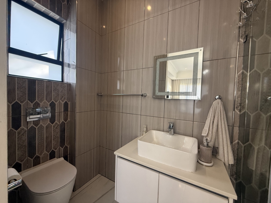 5 Bedroom Property for Sale in The Islands Estates North West
